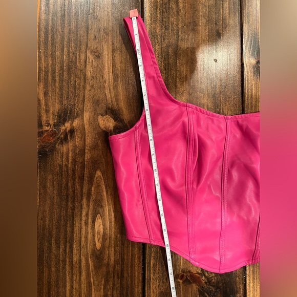 Sincerely Jules cropped hot pink polyurethane top, size M, EUC, clubbing, summer - Picture 4 of 7